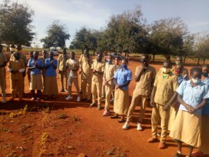 remise de dons aux élèves du Lycée de Gada-bini (Ngaoun,déré)