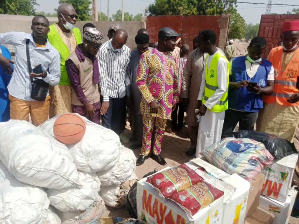 distribution de dons aux déplacés interne de crise sociale et ethnique dans l'extrême-nord Cameroun 